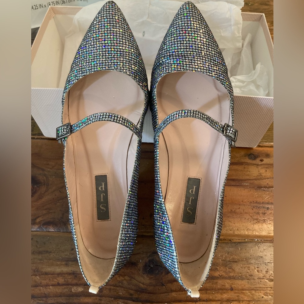 SJP gorgeous and fun glittery Mary Jane flats!